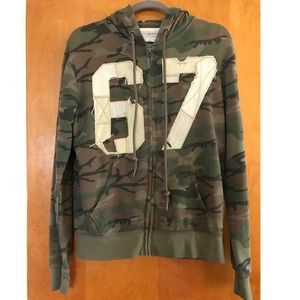 Men Ralph Lauren sweatshirt....